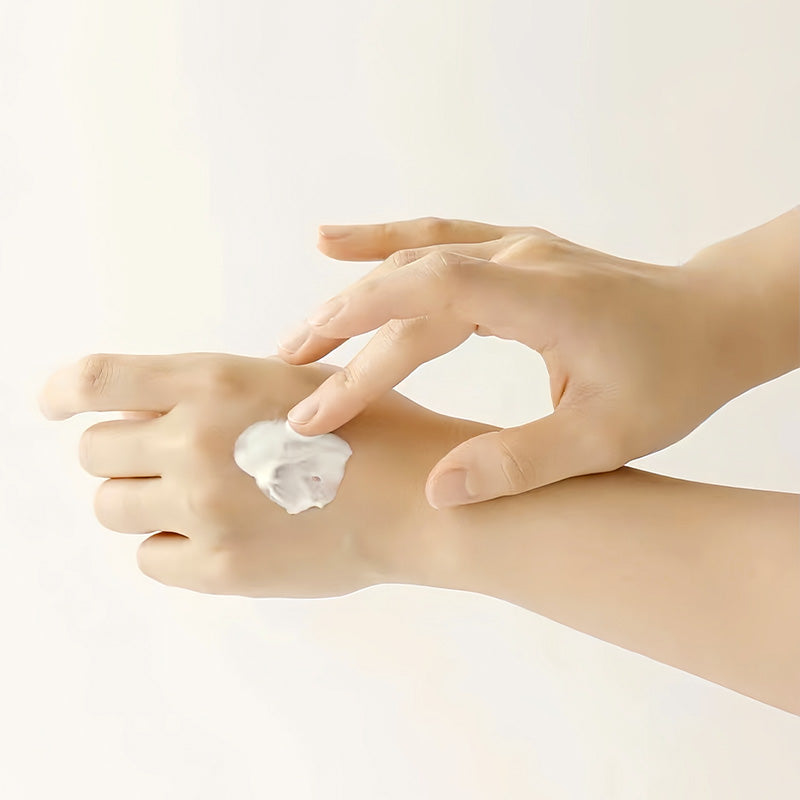 Hydrerande och ljusnande solskyddsmedel SPF50 PA++++